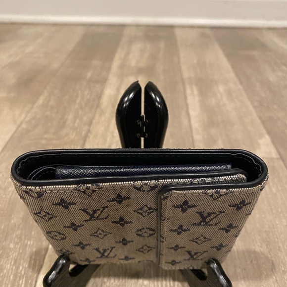 Authentic Louis Vuitton Min Lin Wallet - Picture 11 of 16